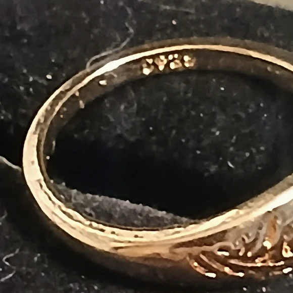 Engraved Floral Motif Gold Band for Women - Picture 4 of 5